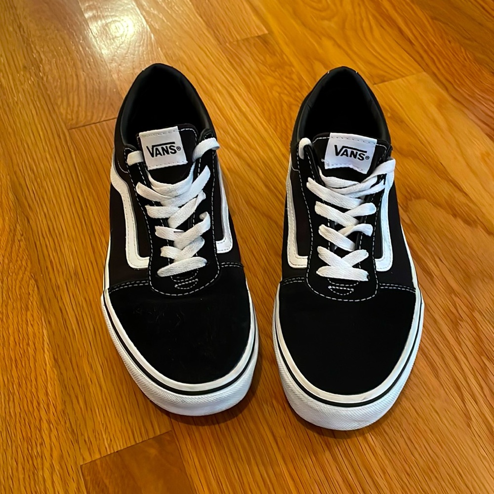 Vans; men’s ward low top